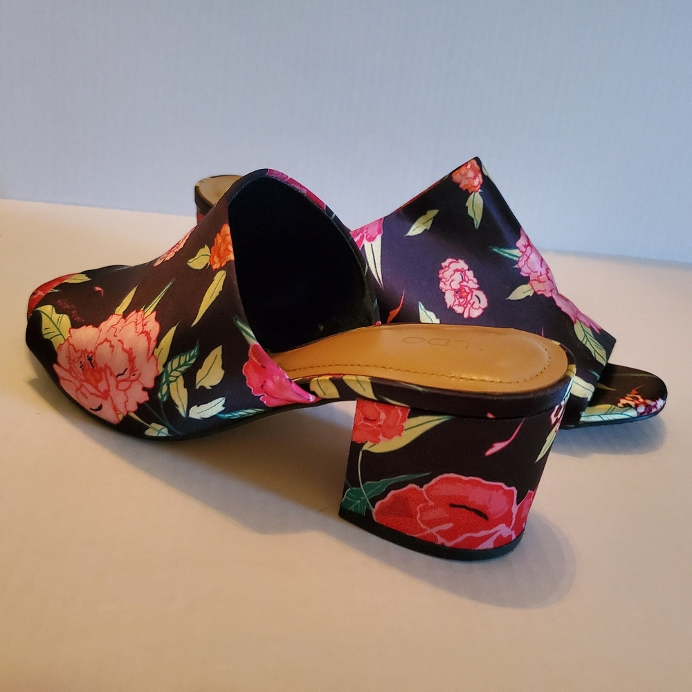 Aldo Sandals